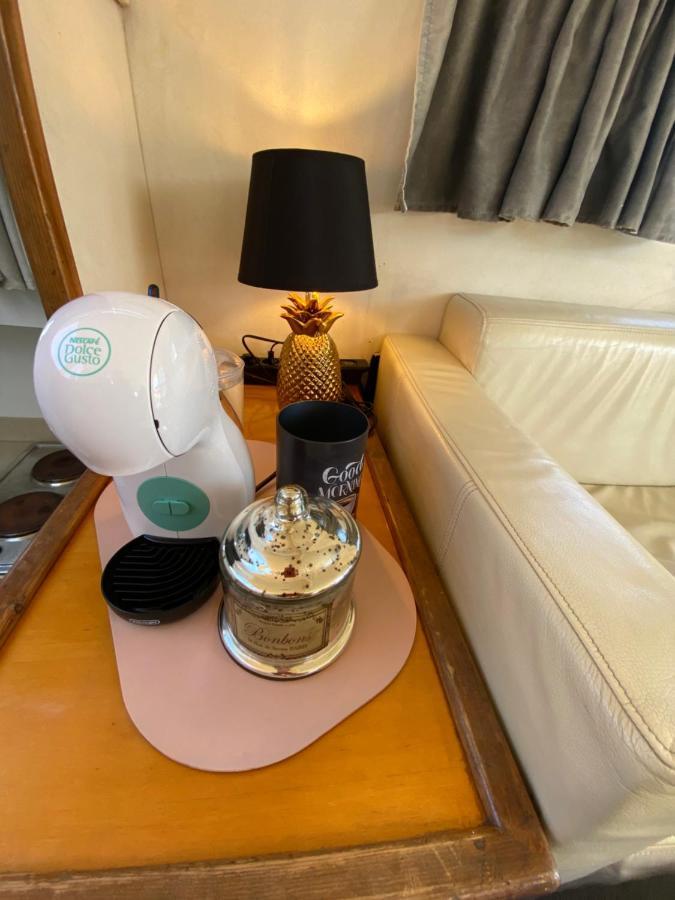 - Divali - Duerme En Un Confortable Yate En Barcelona Hotel ซานต์อาเตรียเดเบซอซ ภายนอก รูปภาพ